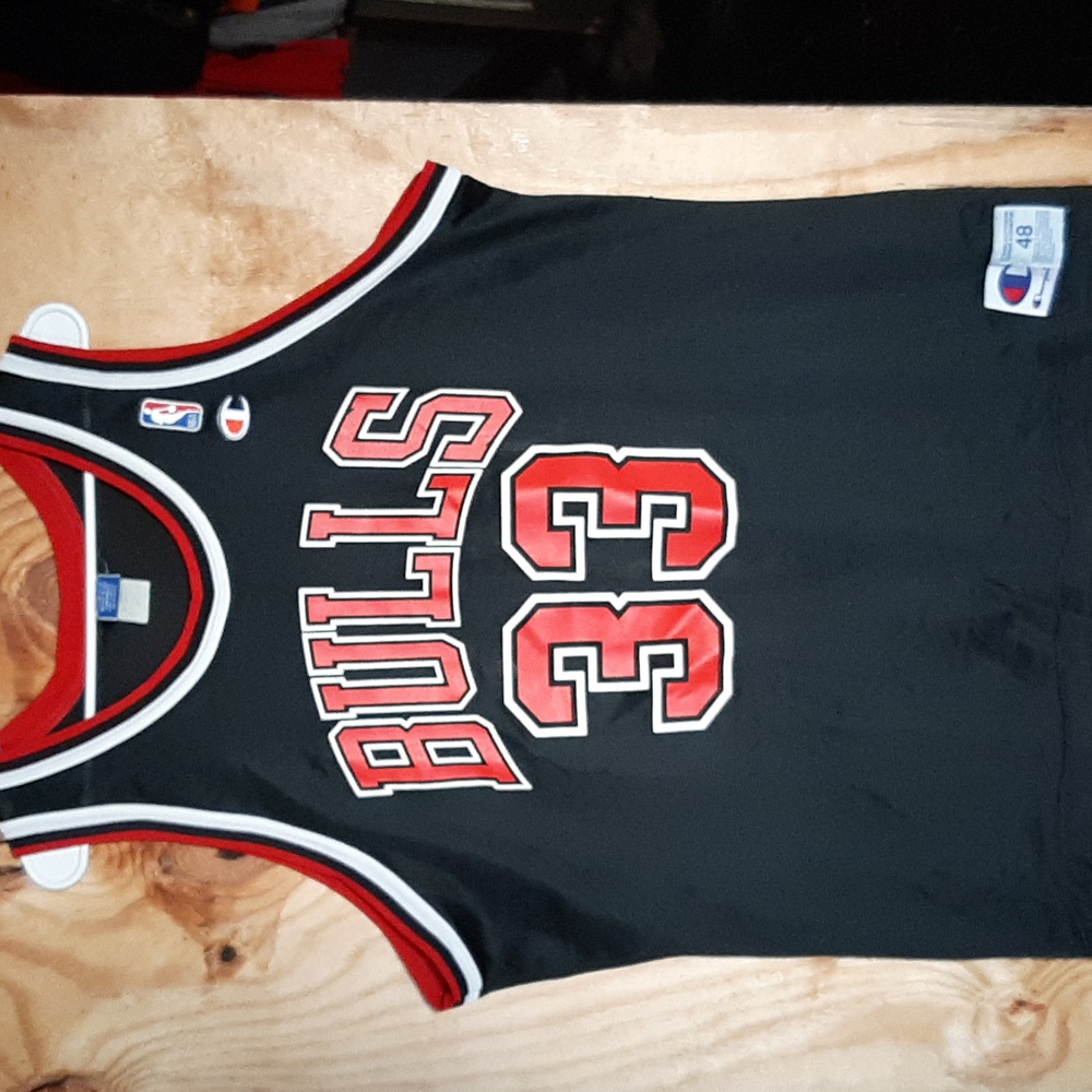 Champion, #33 Scotty Pippen, Chicago Bulls basketball jersey, Large. Circa 1990s